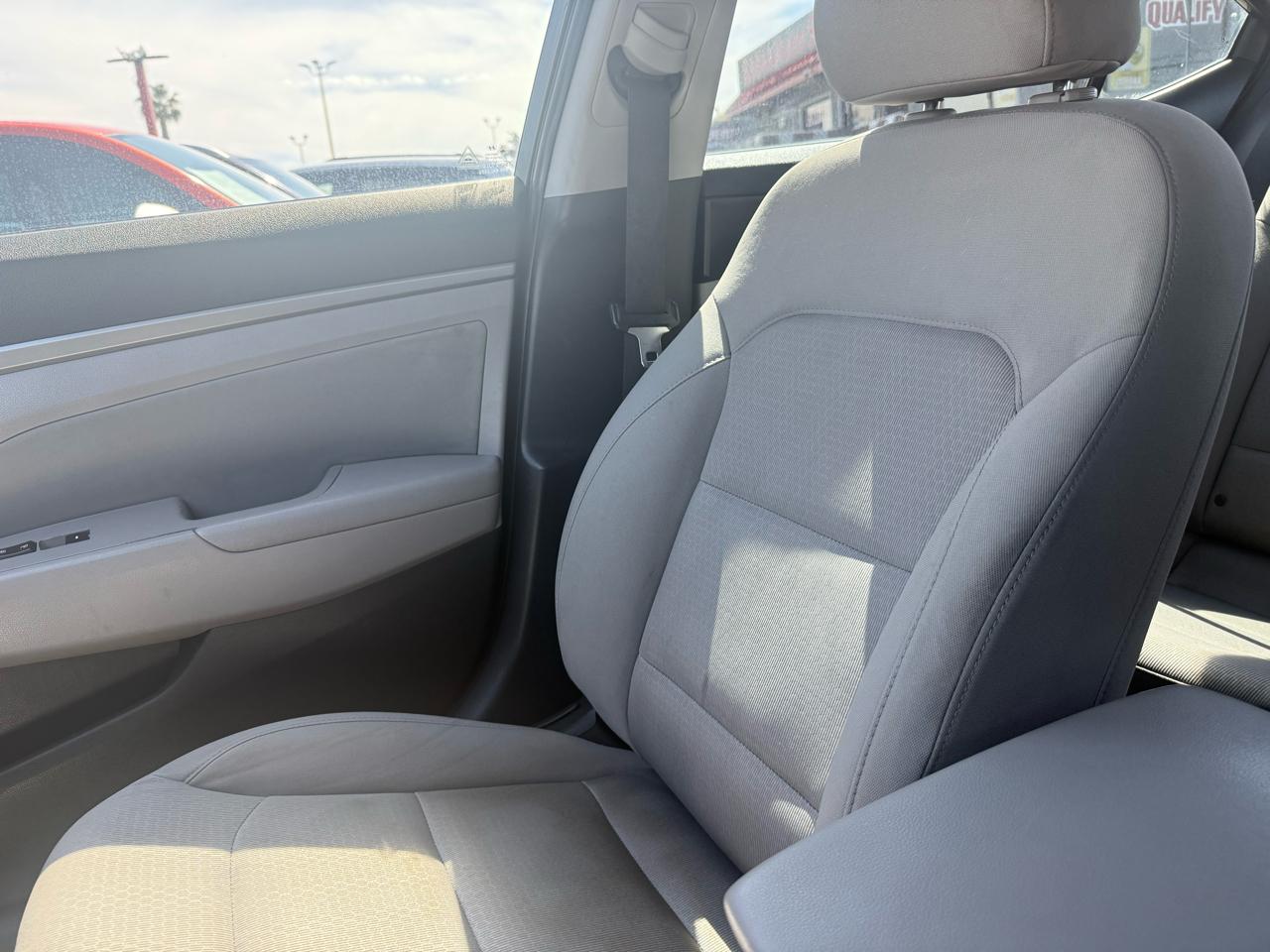 Hyundai Elantra  2018