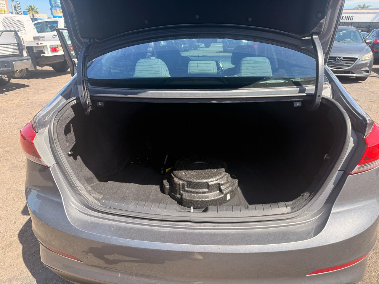 Hyundai Elantra  2018