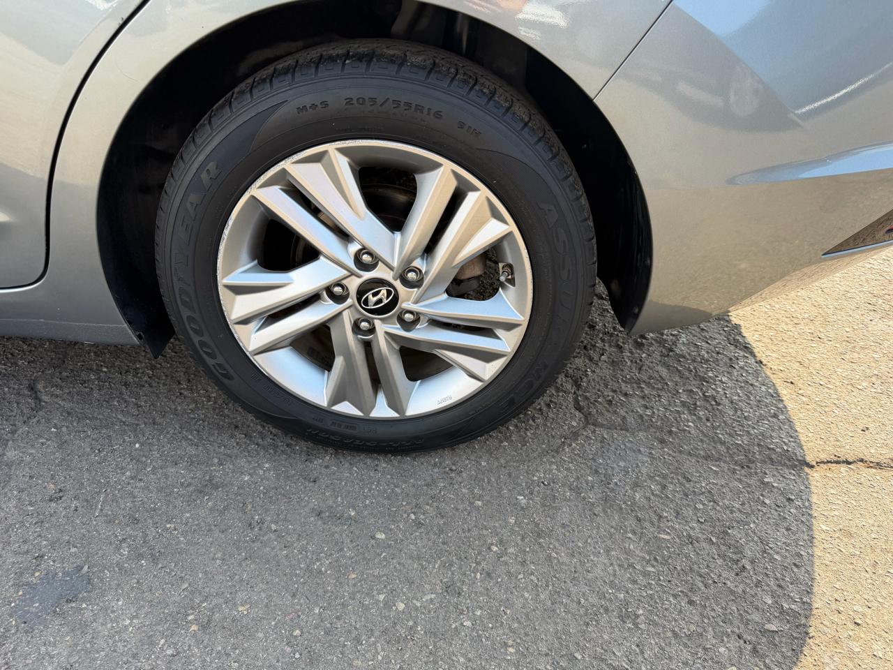 Hyundai Elantra  2019