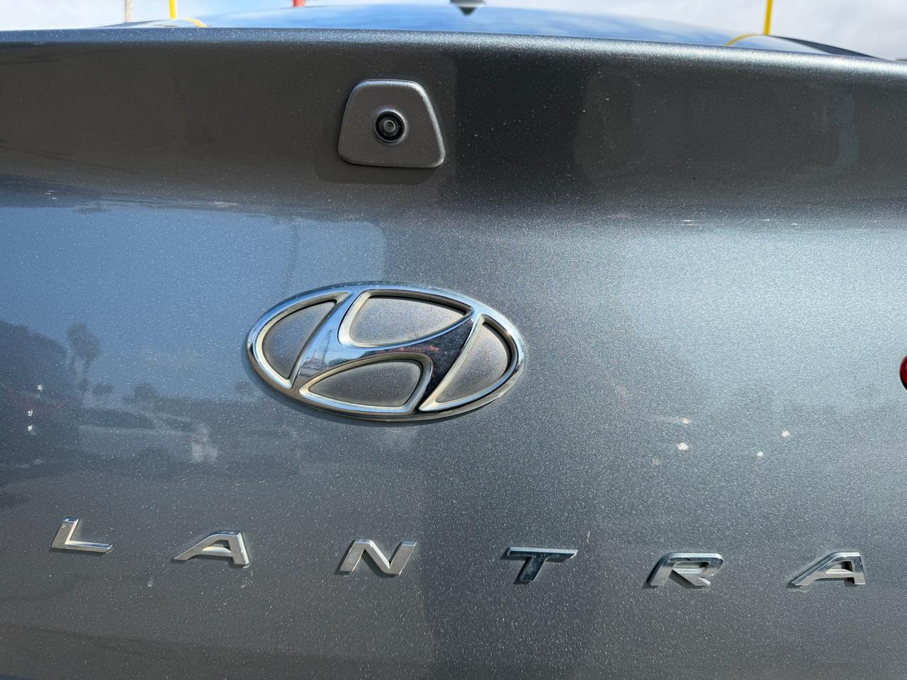 Hyundai Elantra  2019