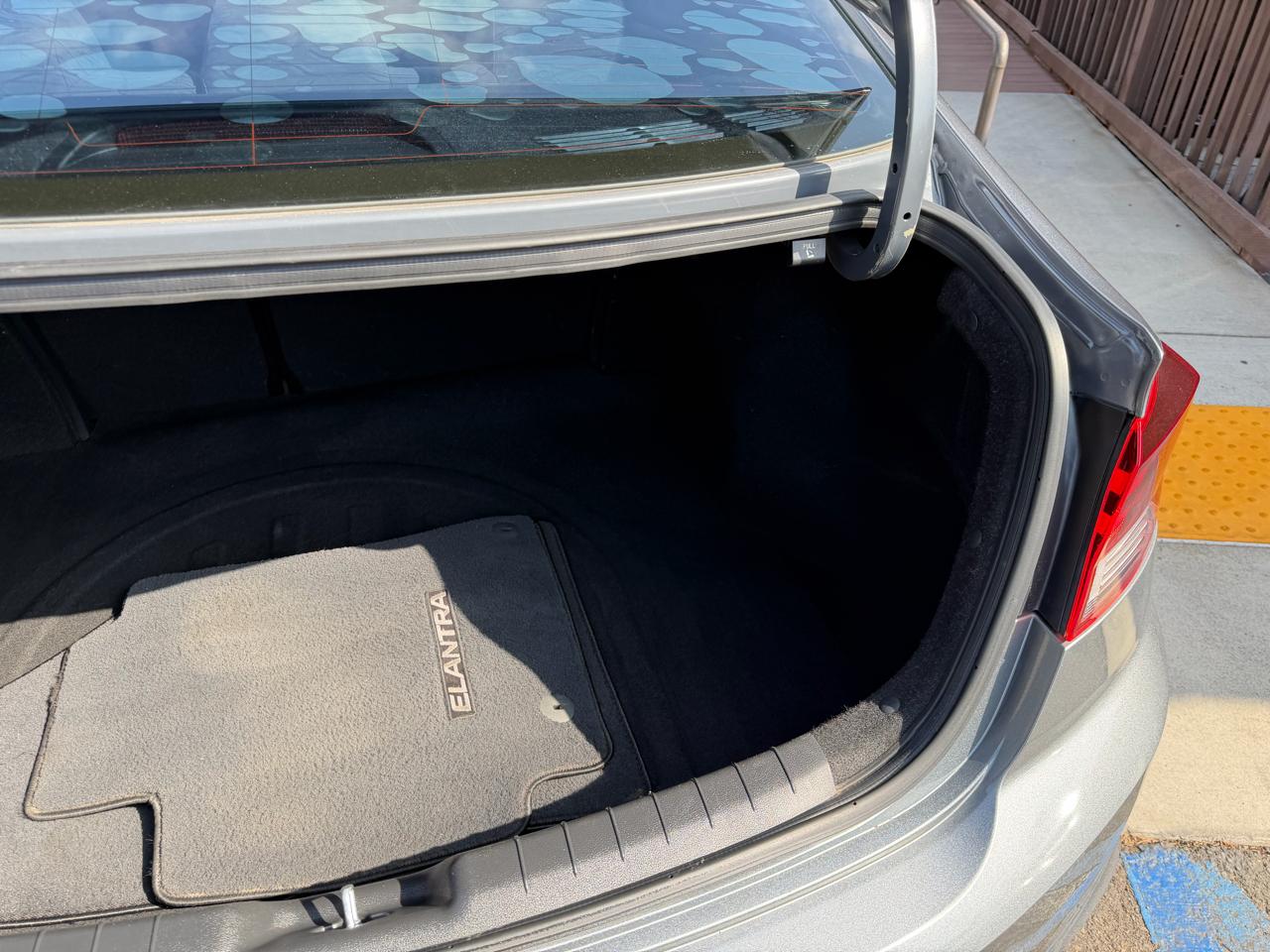 Hyundai Elantra  2019