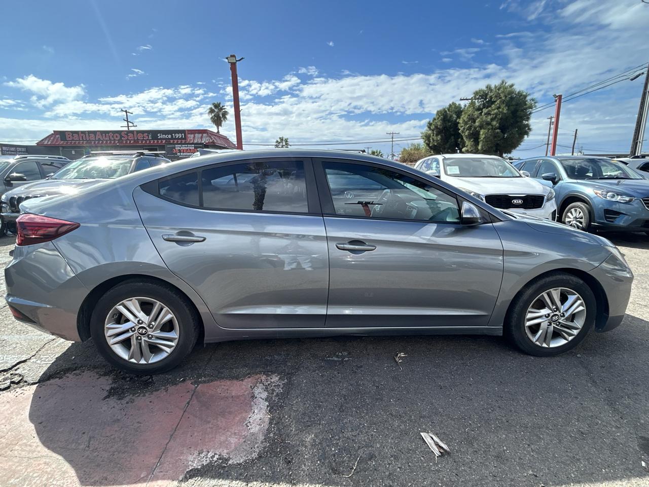 Hyundai Elantra  2019