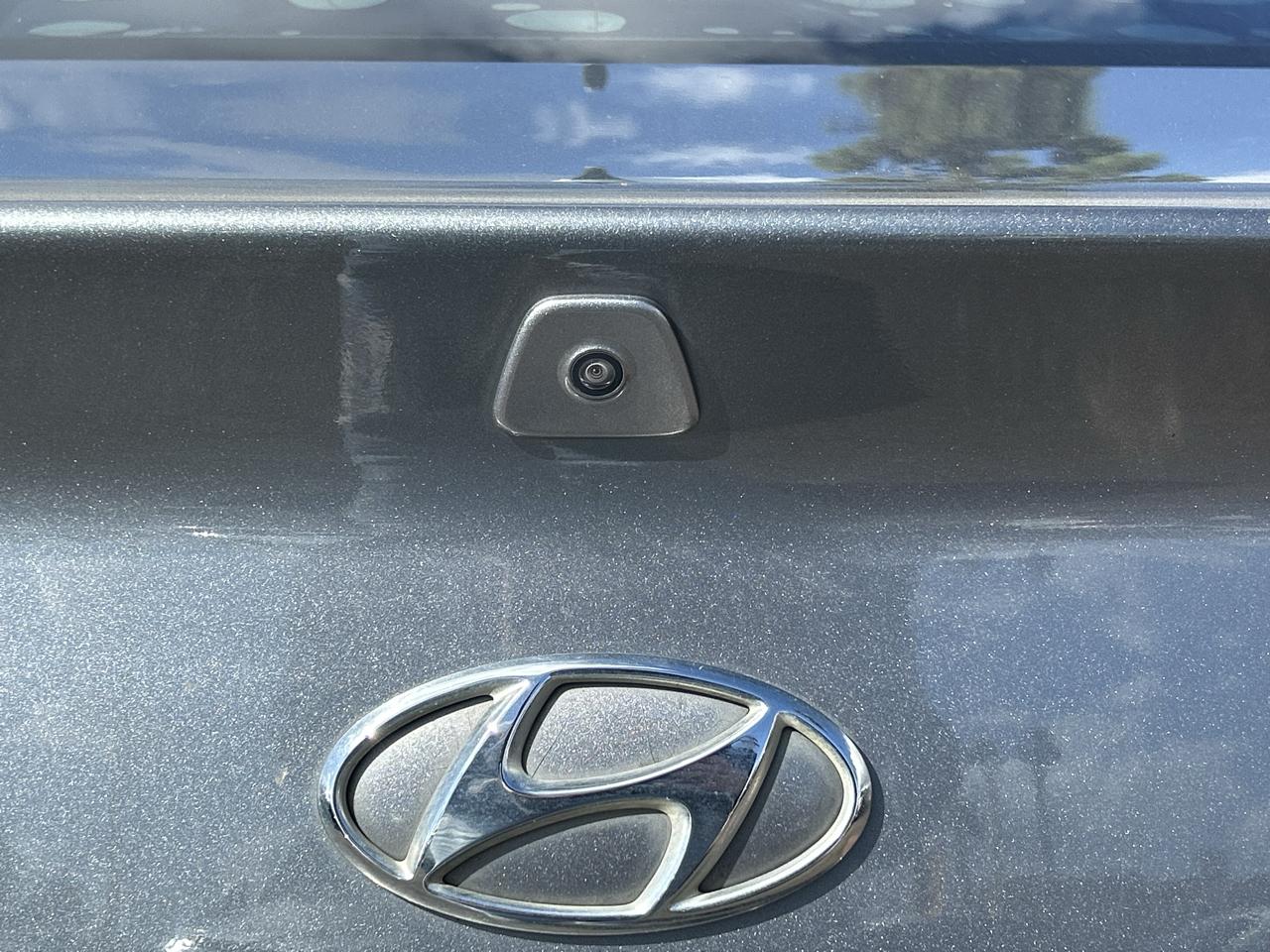 Hyundai Elantra  2019