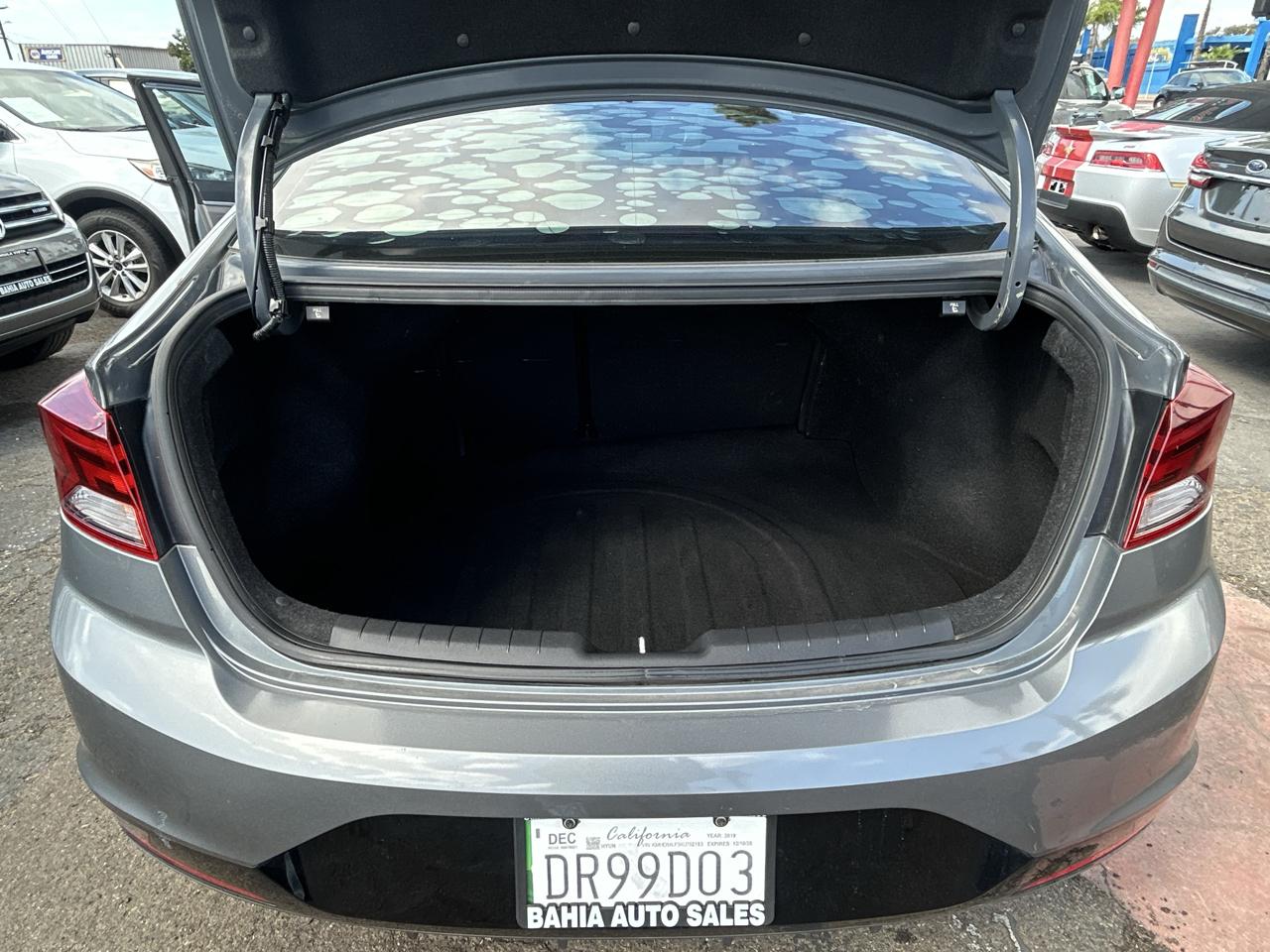 Hyundai Elantra  2019