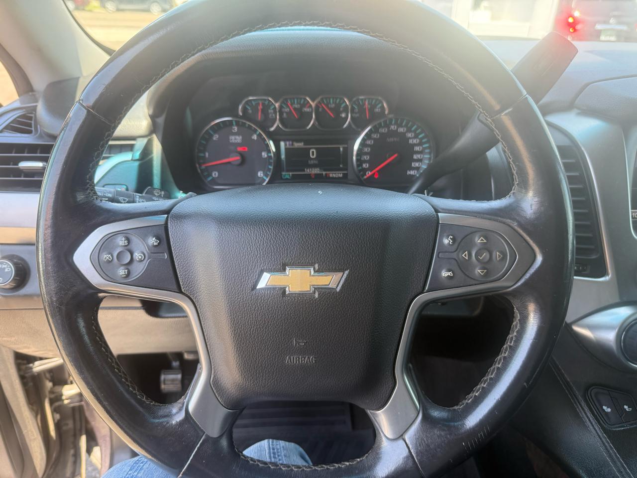 Chevrolet Suburban  2015