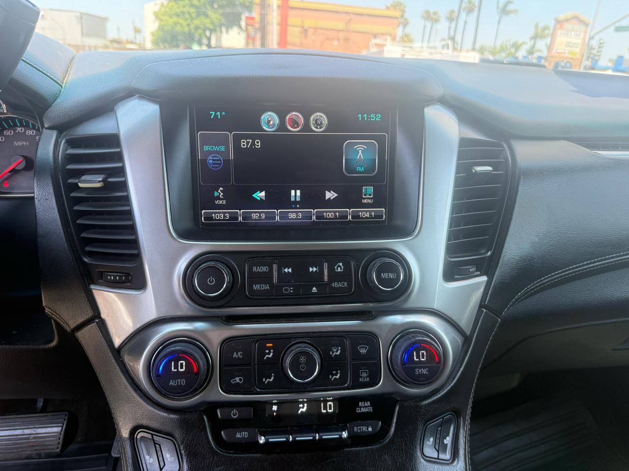 Chevrolet Suburban  2015