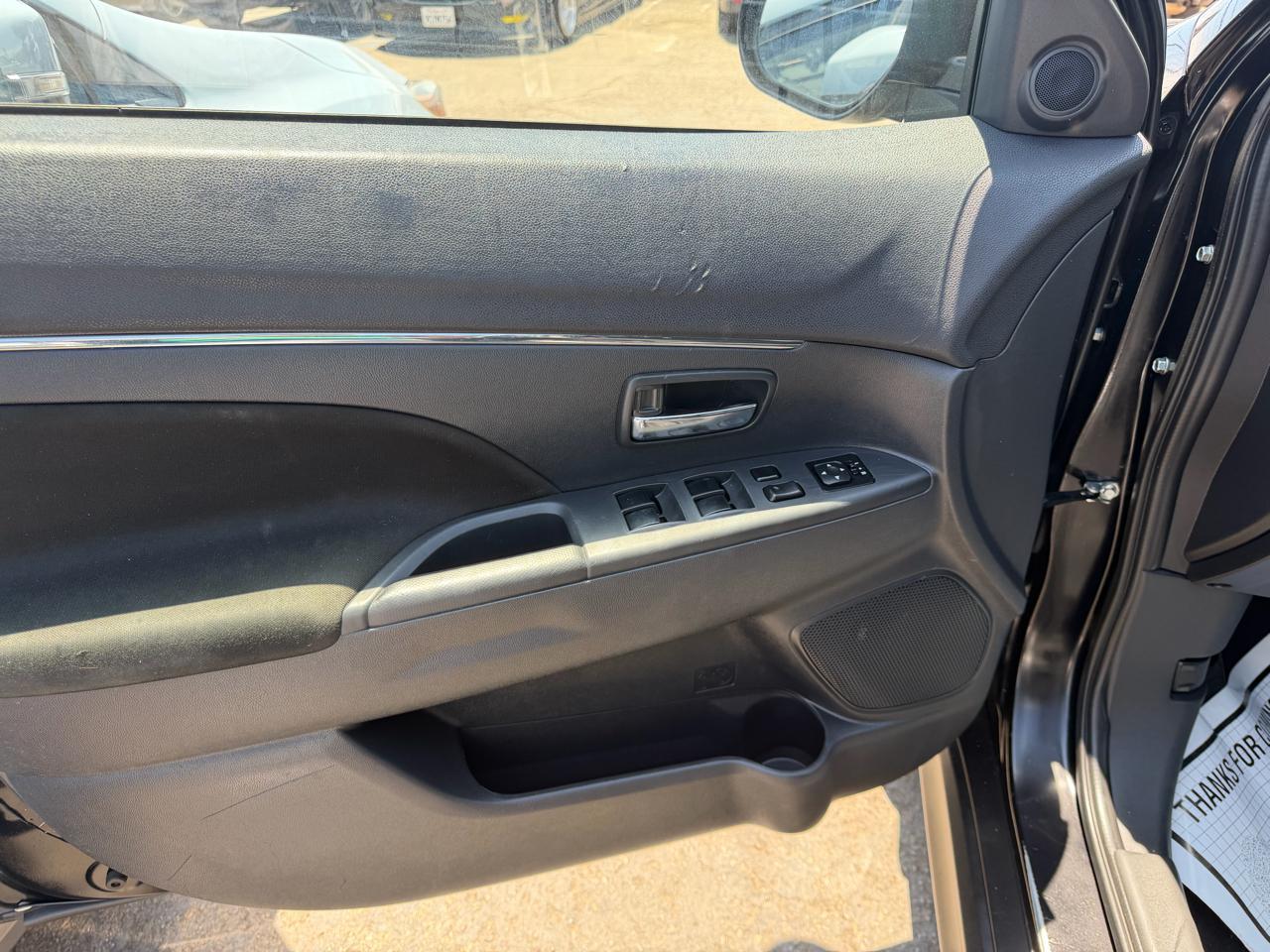 Mitsubishi Outlander Sport  2023