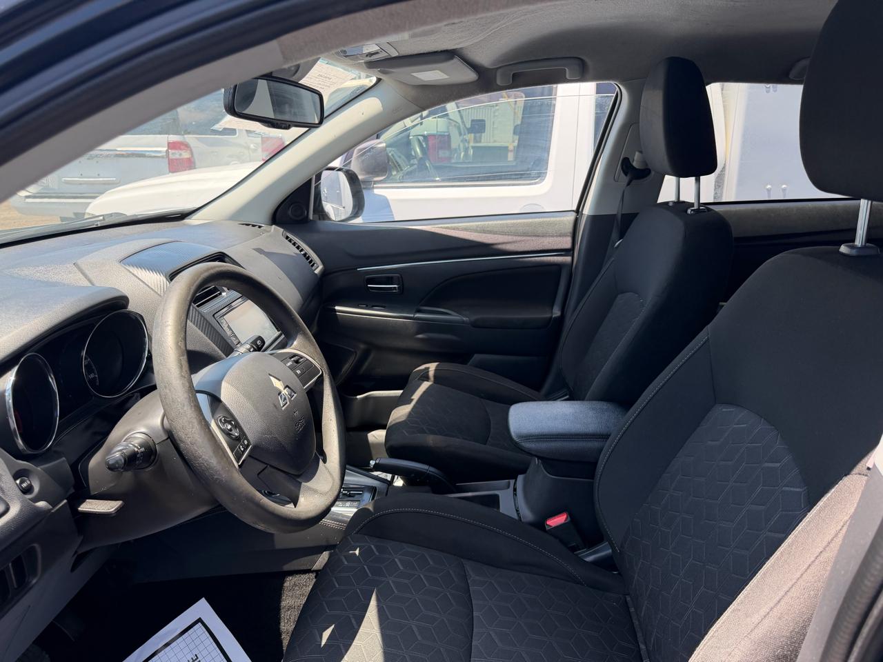Mitsubishi Outlander Sport  2023