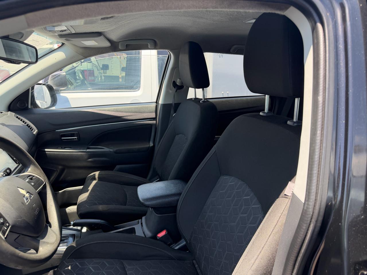 Mitsubishi Outlander Sport  2023