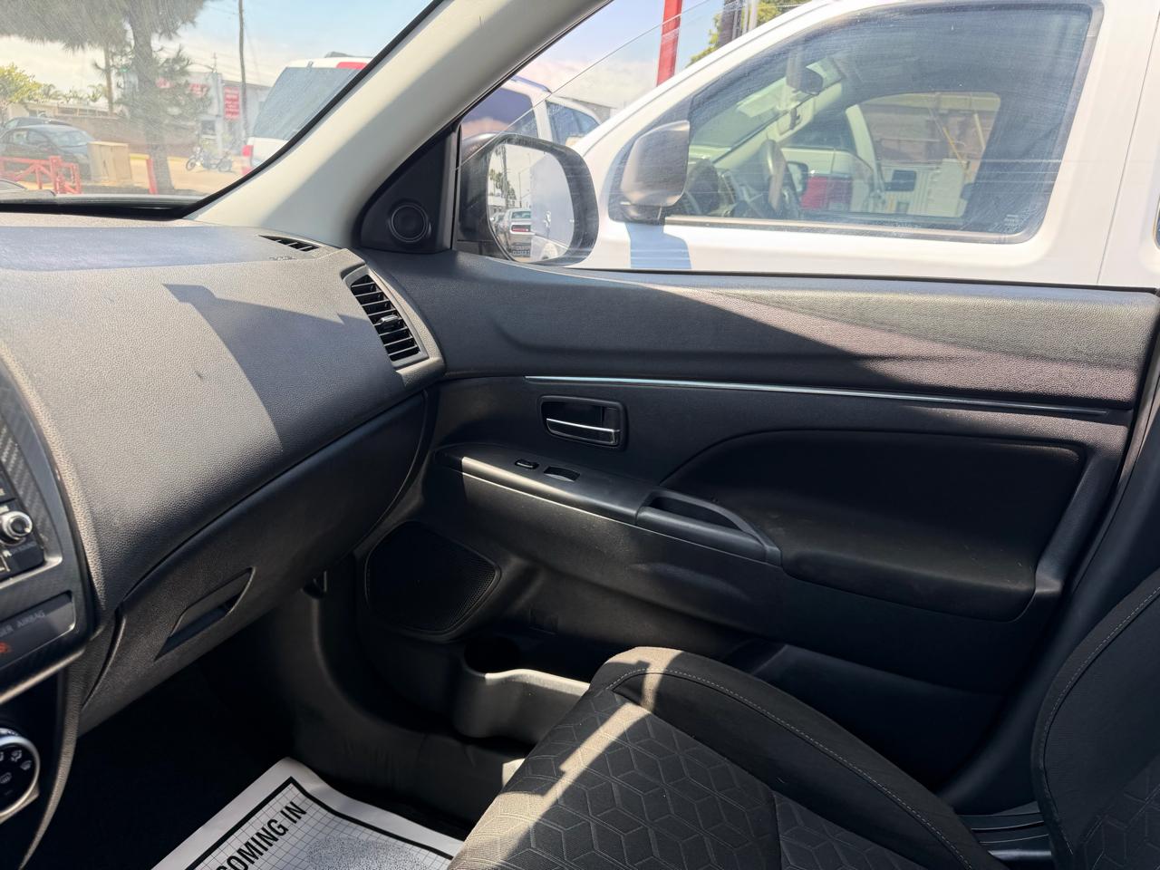 Mitsubishi Outlander Sport  2023