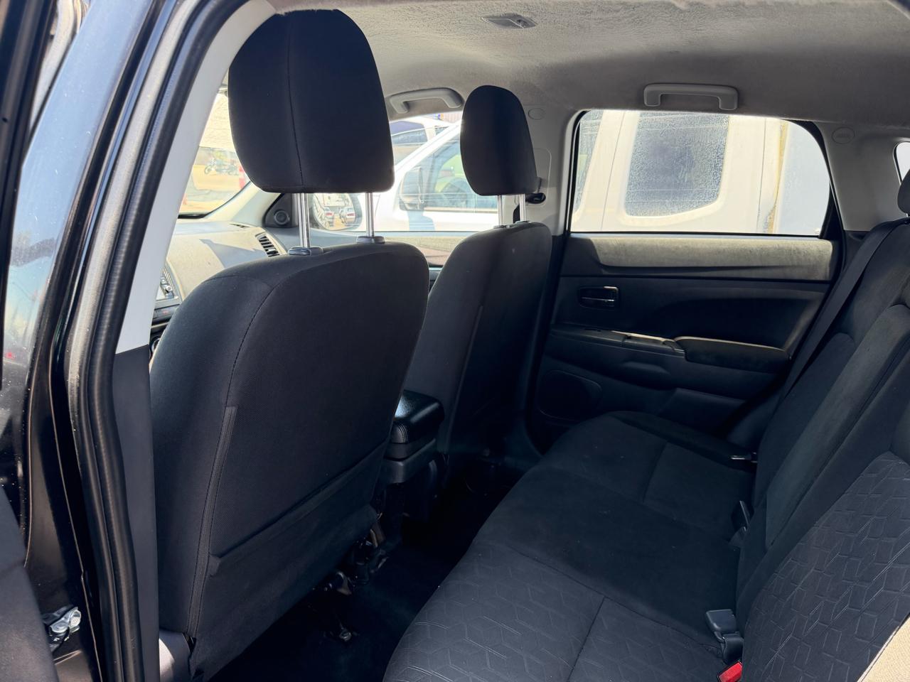 Mitsubishi Outlander Sport  2023