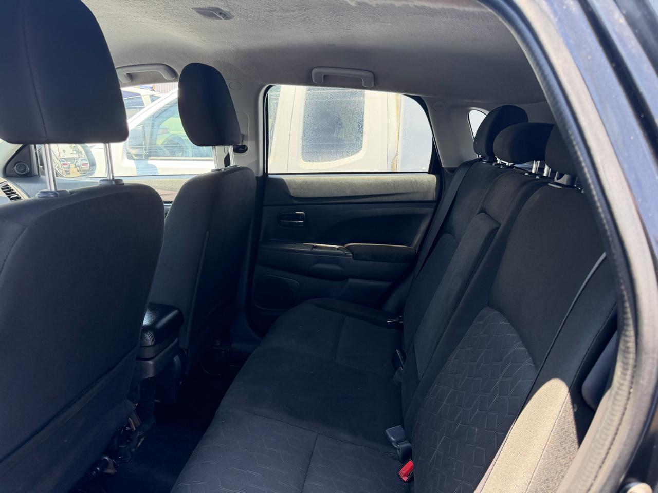 Mitsubishi Outlander Sport  2023
