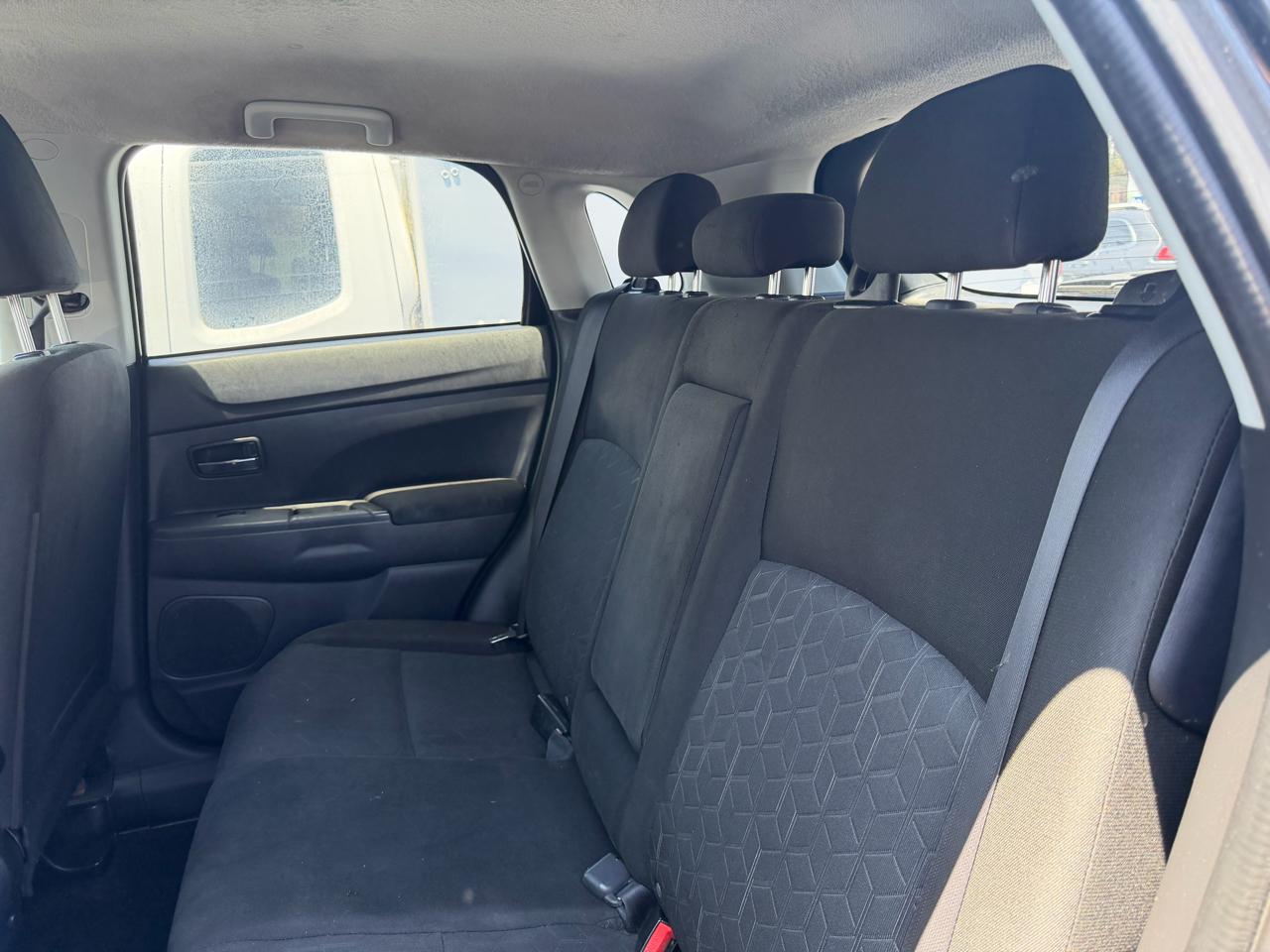 Mitsubishi Outlander Sport  2023