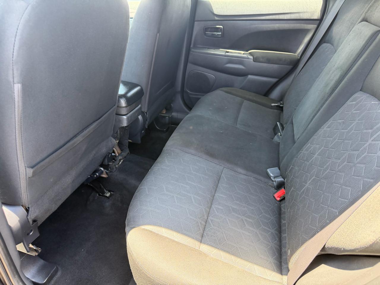 Mitsubishi Outlander Sport  2023