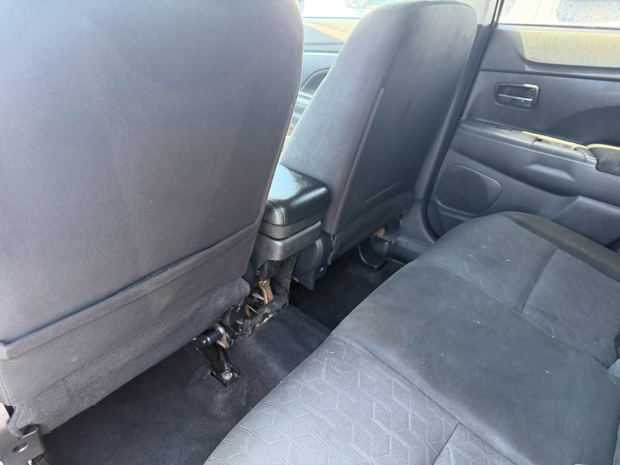 Mitsubishi Outlander Sport  2023