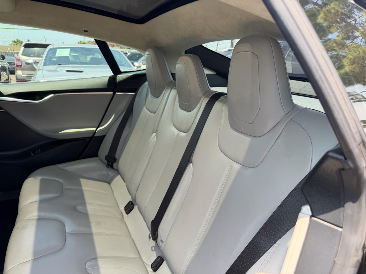 Tesla Model S  2015