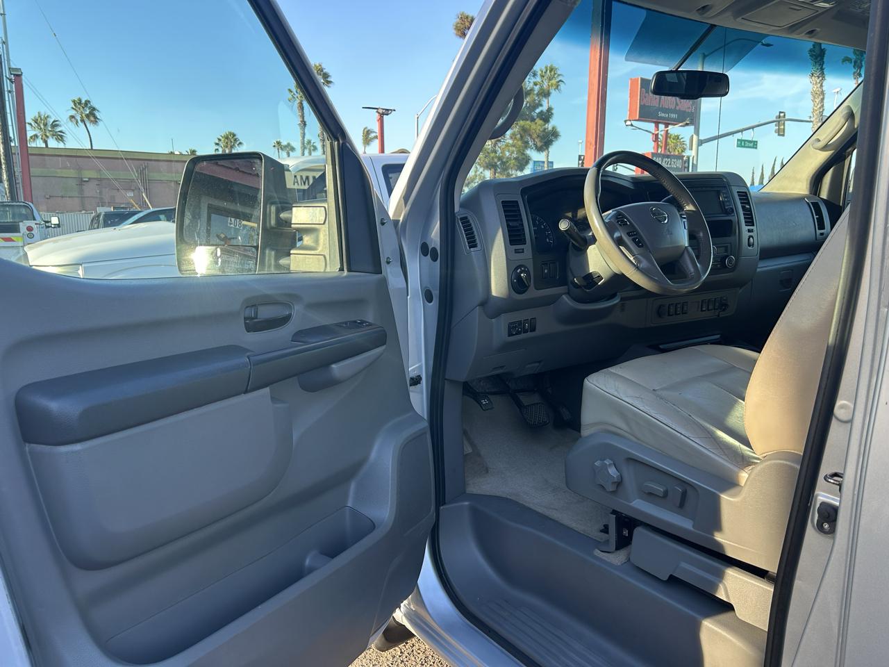 Nissan NV Passenger  2016