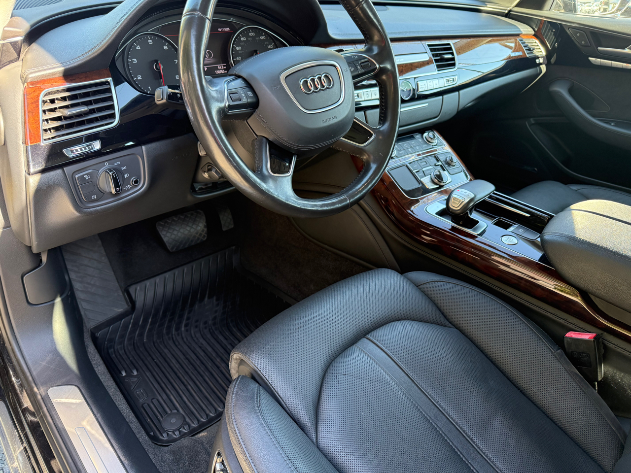 Audi A8 4.0T Sedan L quattro Tiptronic 2013 Audi A8 4.0T Sedan L quattro Tiptronic 2013