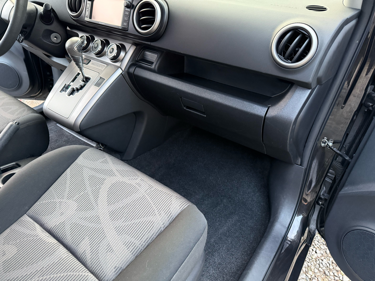 Scion xB 5-Door Wagon 5-Spd MT 2015