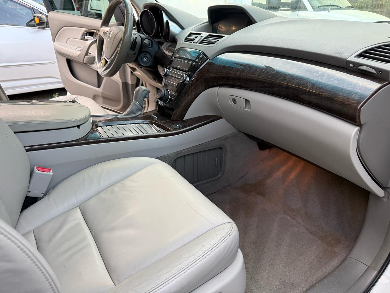 Acura MDX 6-Spd AT w/Tech Package 2011