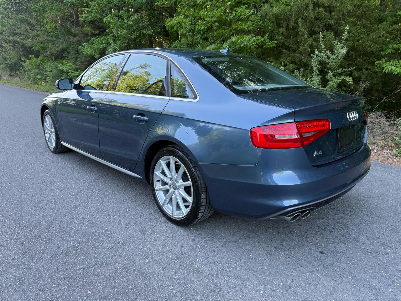 Audi A4 2.0T Premium Sedan 2016