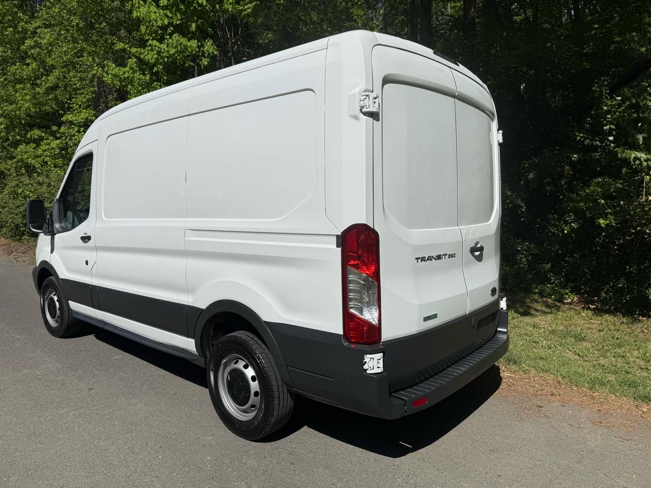 Ford Transit 250 Van Med. Roof w/Sliding Pass. 130-in. WB 2016