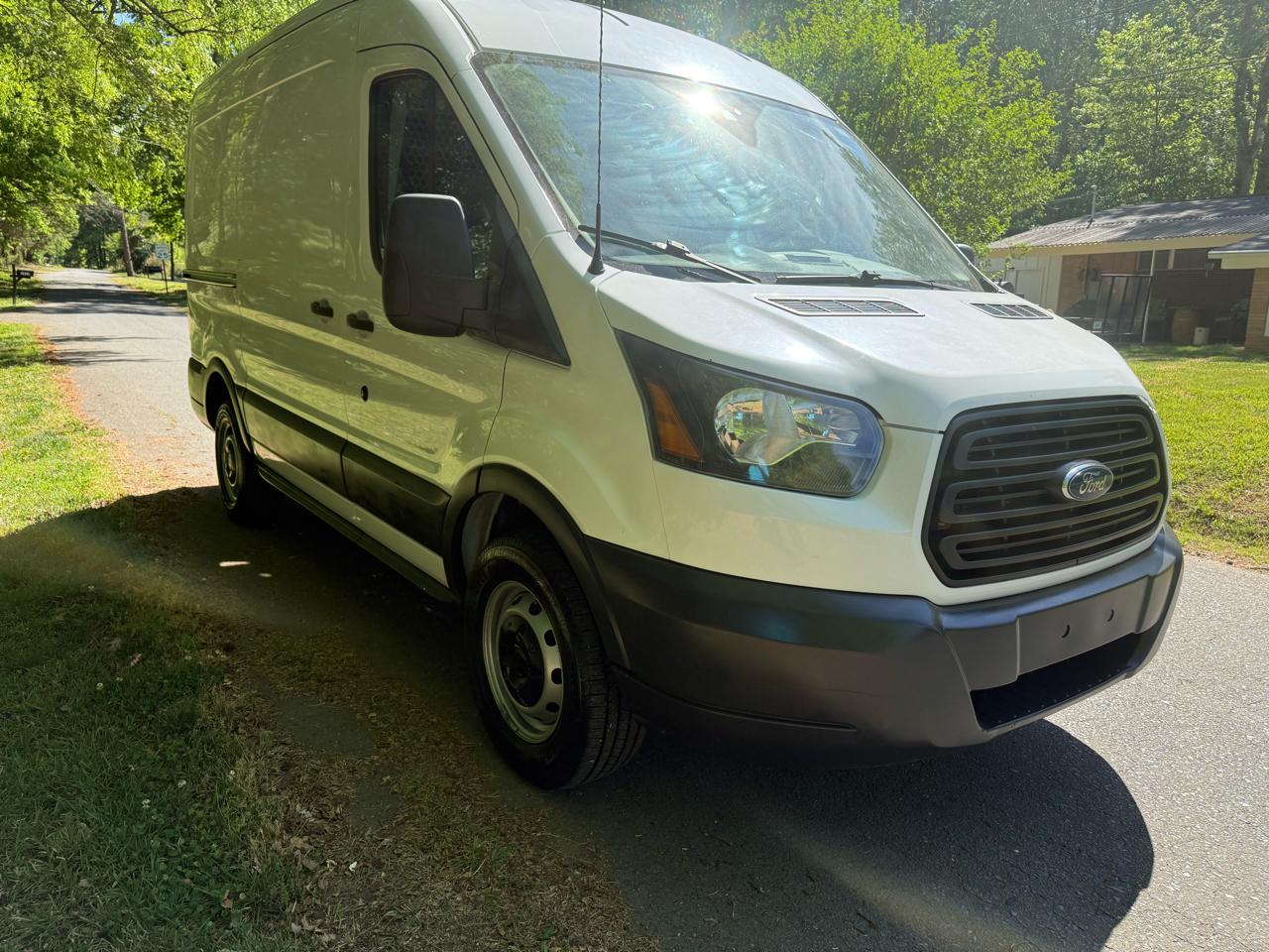 Ford Transit 250 Van Med. Roof w/Sliding Pass. 130-in. WB 2016