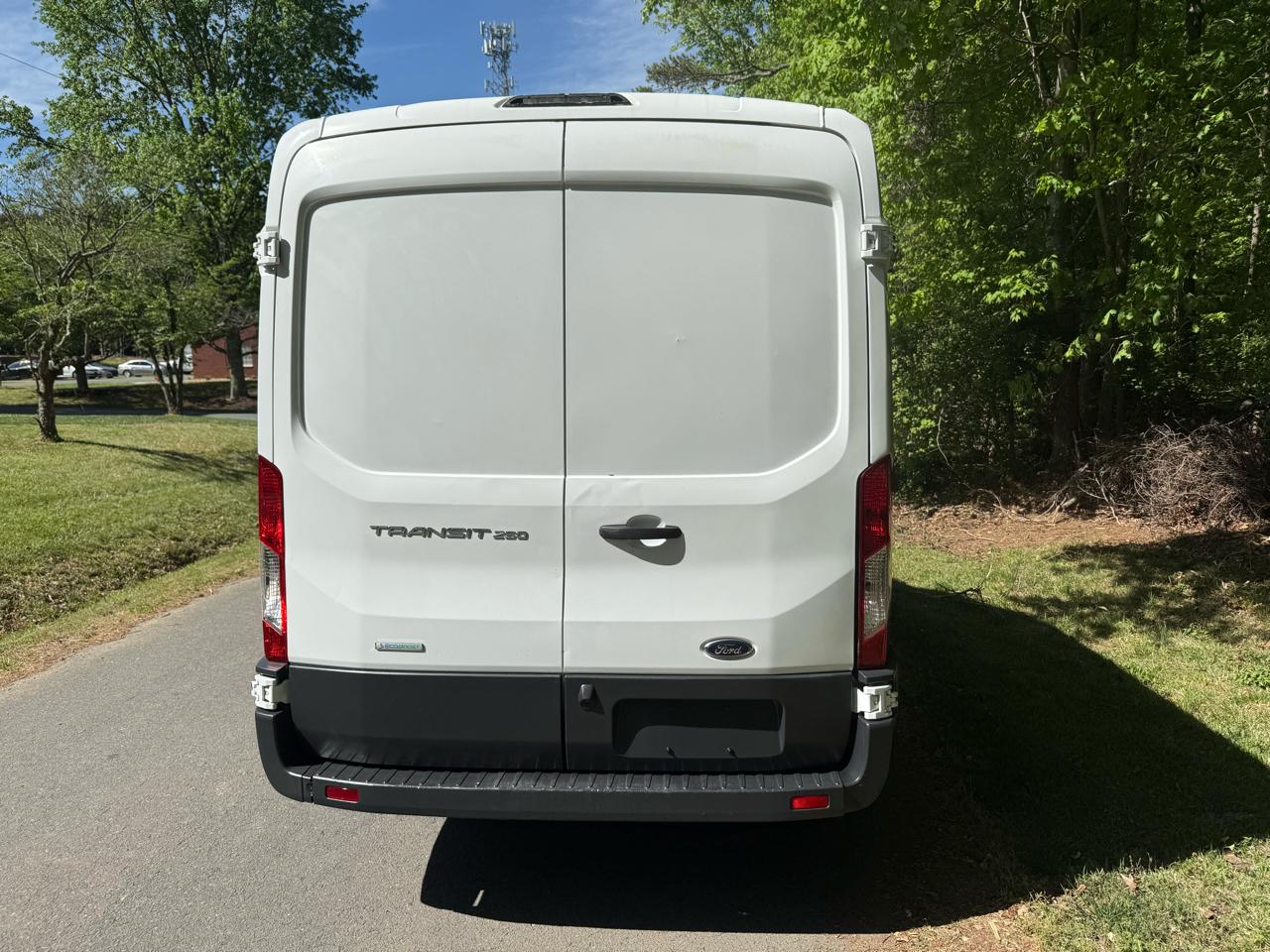 Ford Transit 250 Van Med. Roof w/Sliding Pass. 130-in. WB 2016