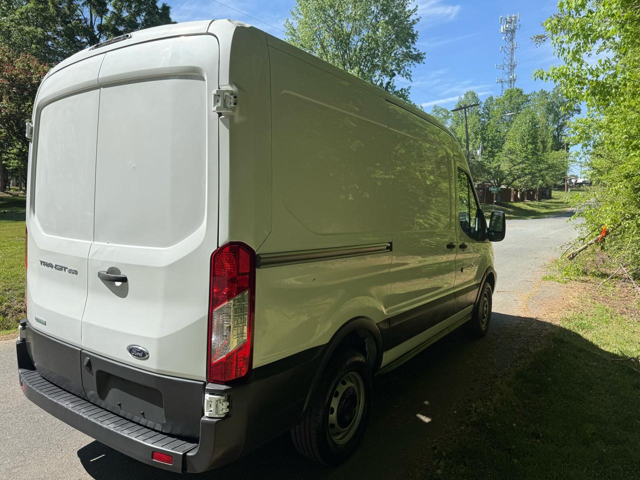 Ford Transit 250 Van Med. Roof w/Sliding Pass. 130-in. WB 2016