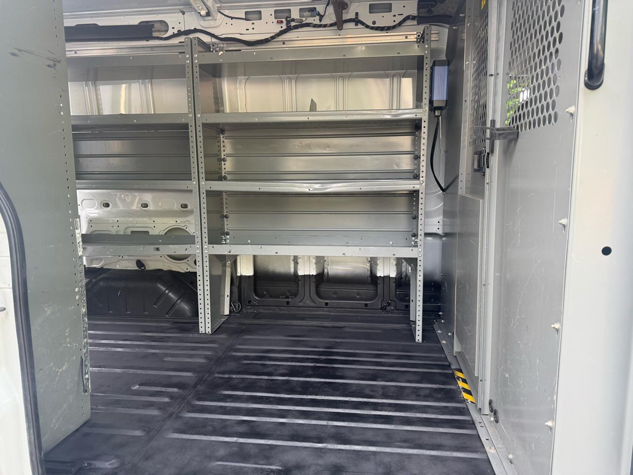 Ford Transit 250 Van Med. Roof w/Sliding Pass. 130-in. WB 2016