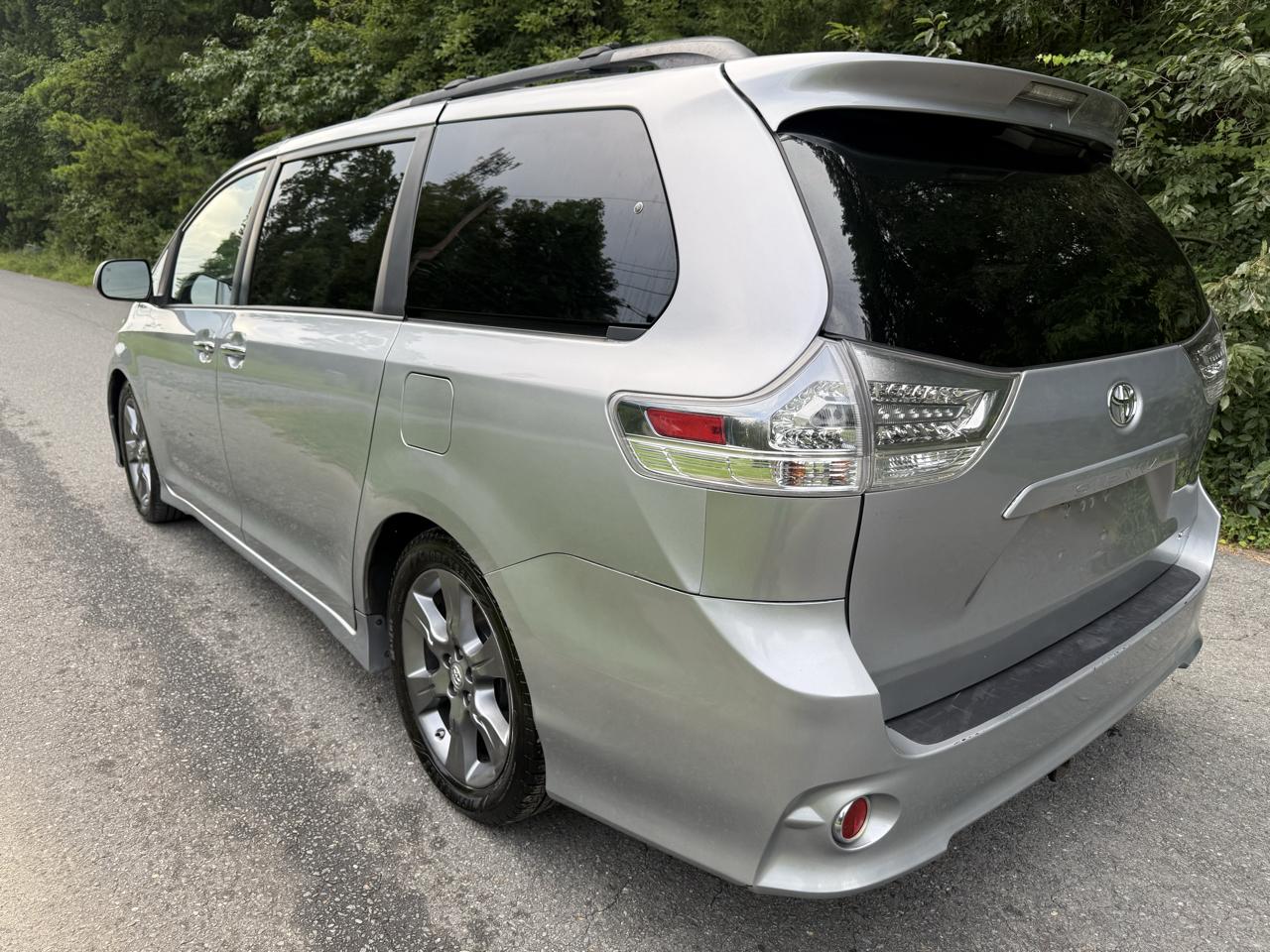 Toyota Sienna SE FWD 8-Passenger V6 2015
