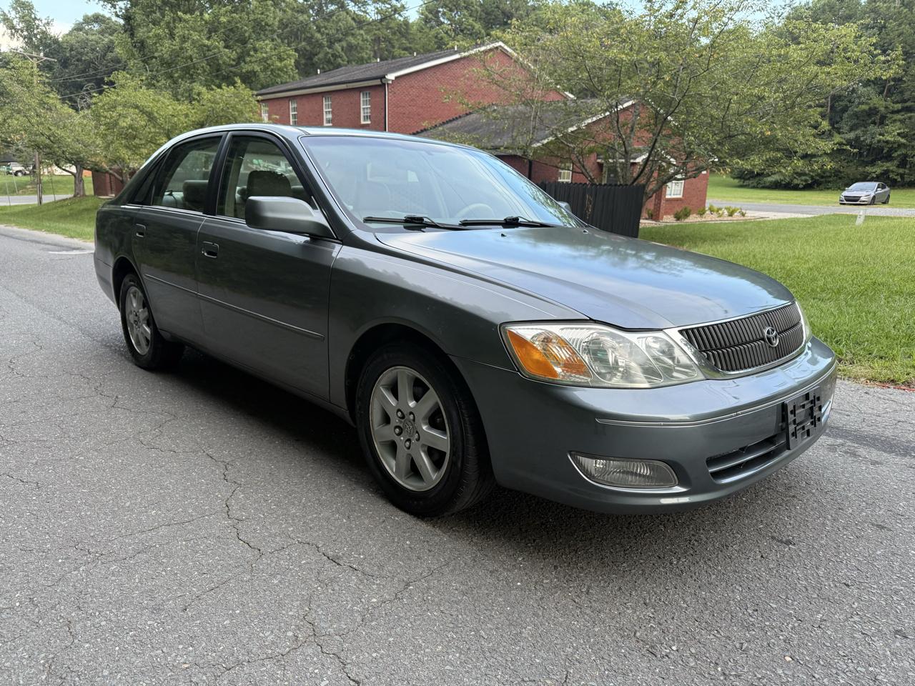 Toyota Avalon XL 2000