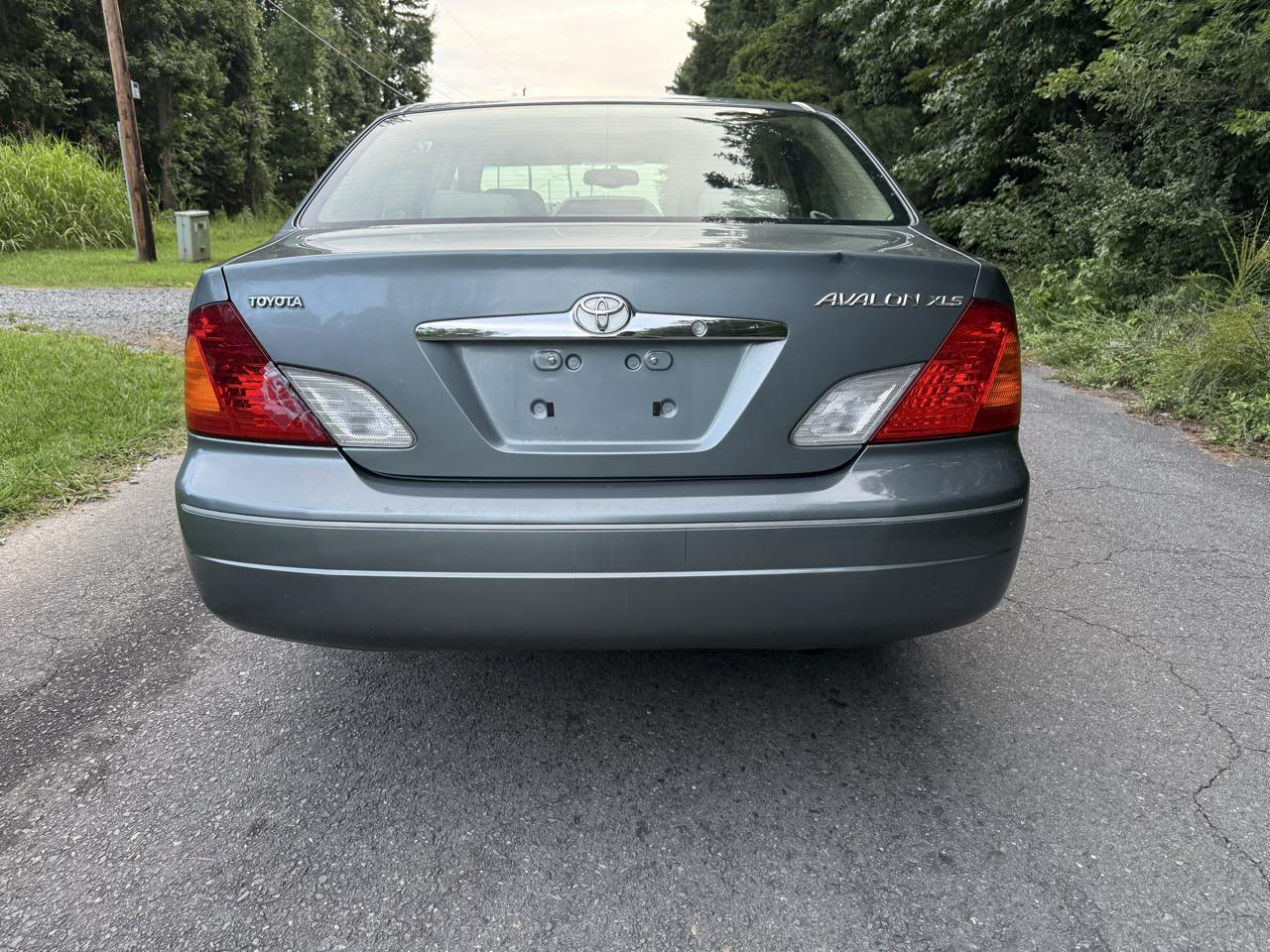 Toyota Avalon XL 2000