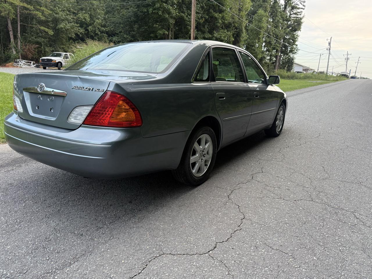 Toyota Avalon XL 2000