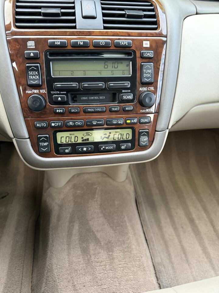 Toyota Avalon XL 2000