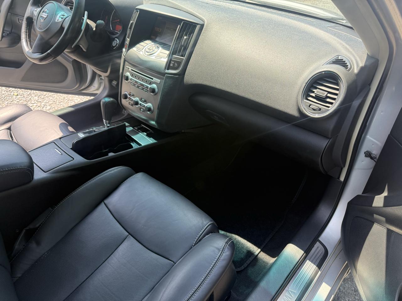 Nissan Maxima SV 2011