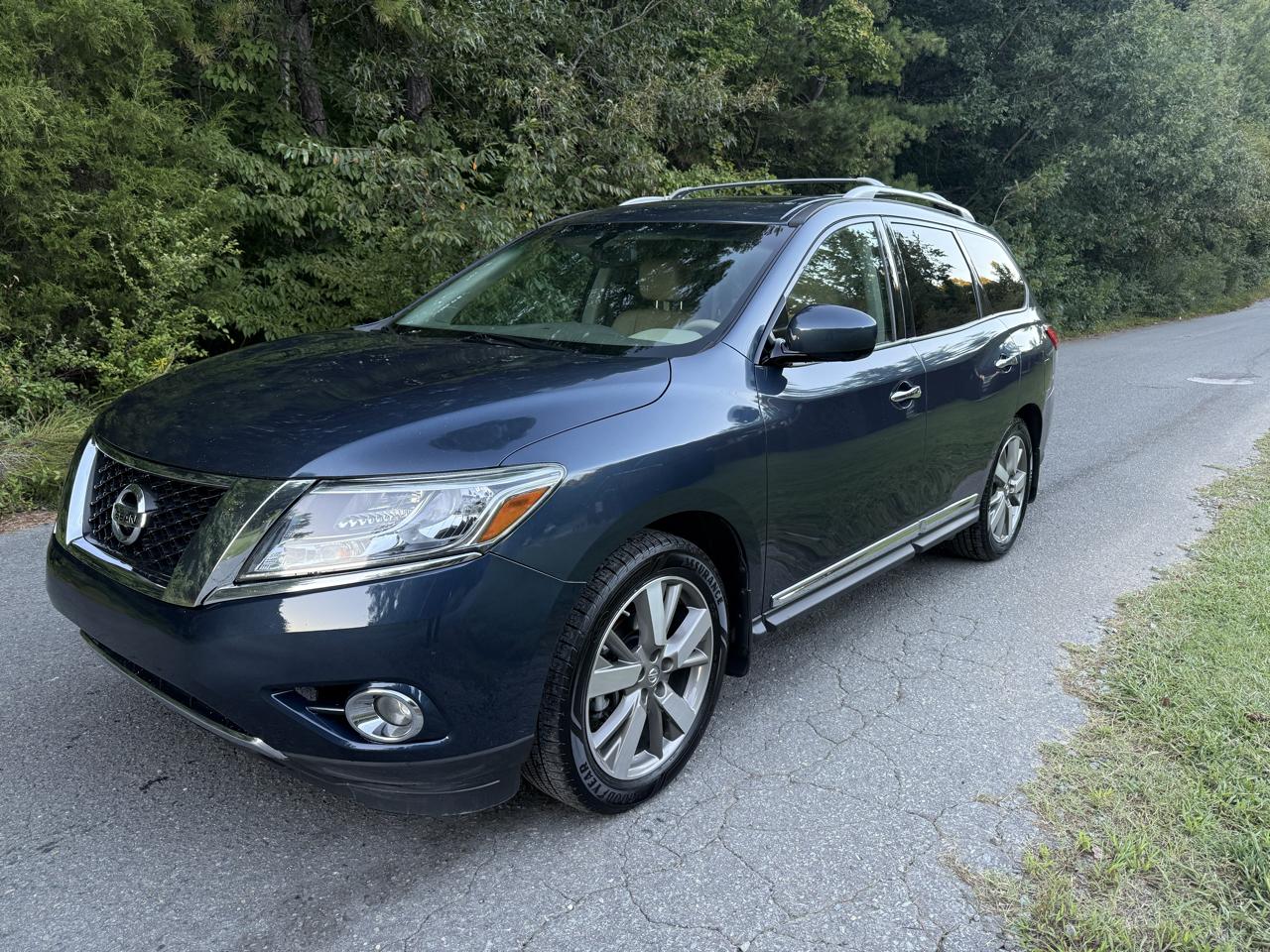 Nissan Pathfinder SV 2WD 2015