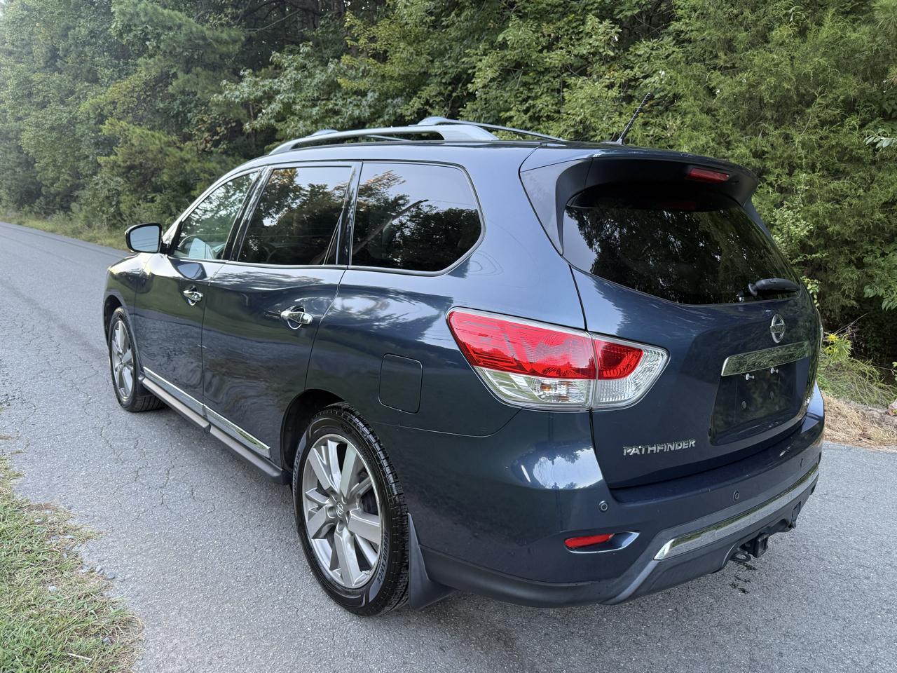 Nissan Pathfinder SV 2WD 2015