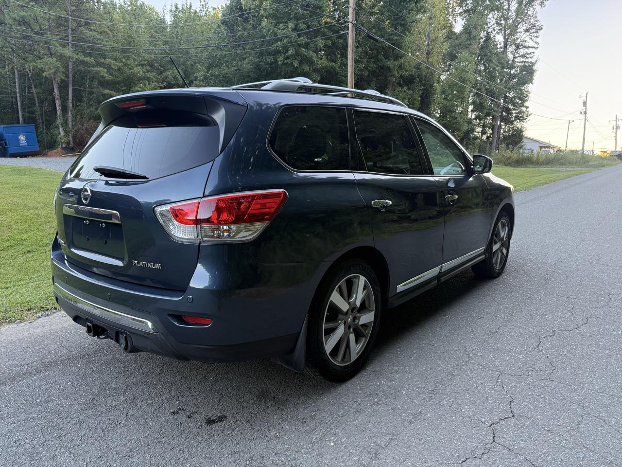 Nissan Pathfinder SV 2WD 2015