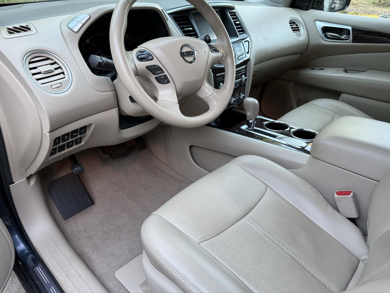 Nissan Pathfinder SV 2WD 2015