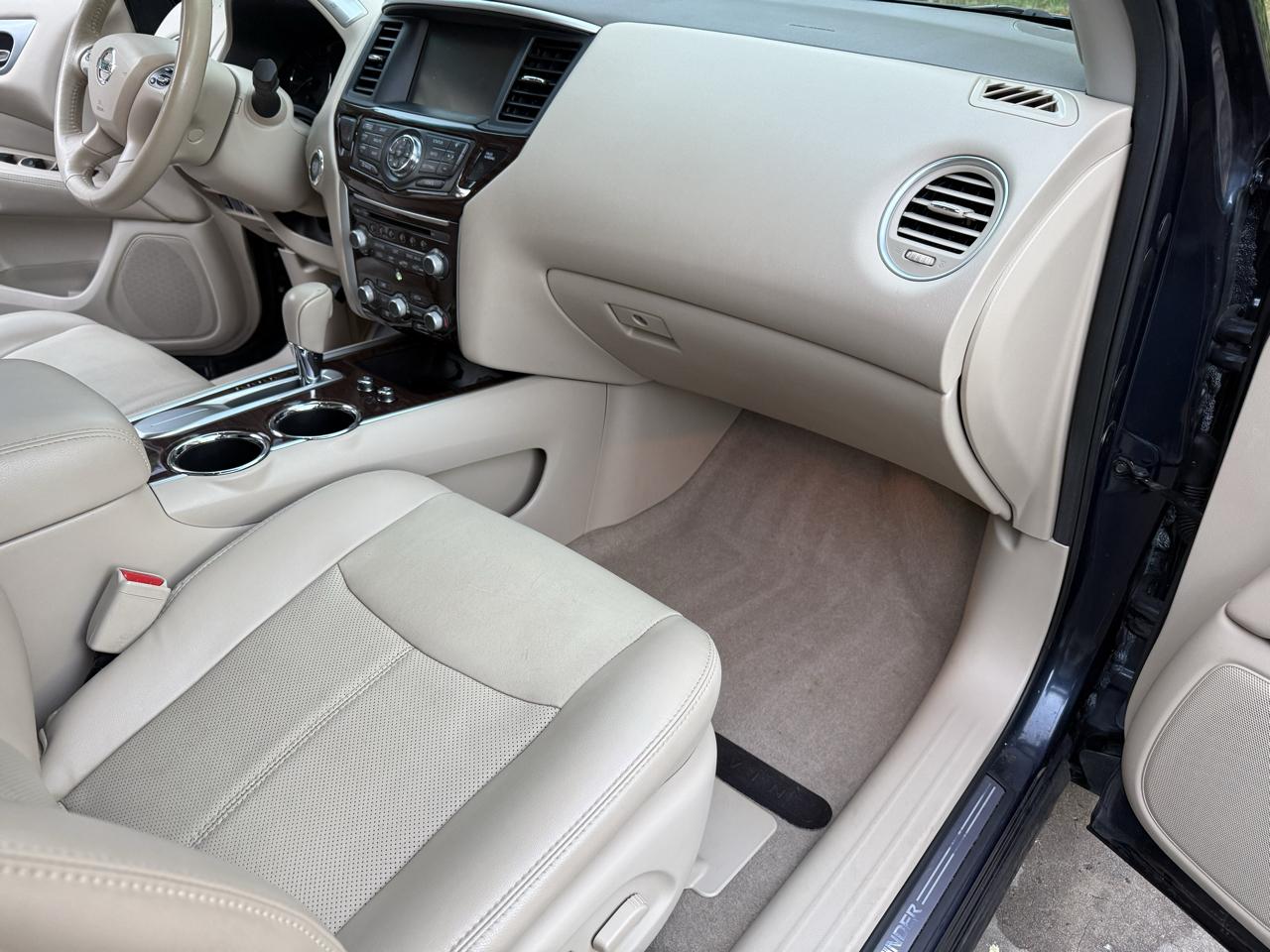 Nissan Pathfinder SV 2WD 2015