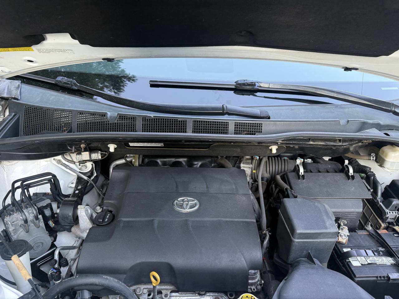 Toyota Sienna LE AWD 7-Passenger V6 2012