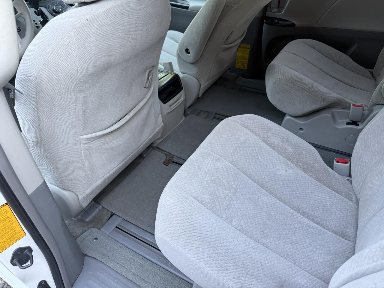 Toyota Sienna LE AWD 7-Passenger V6 2012