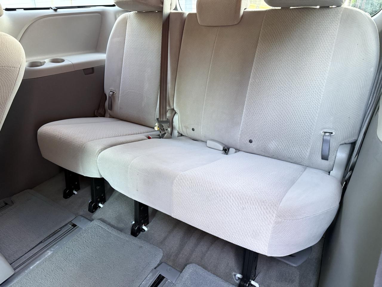 Toyota Sienna LE AWD 7-Passenger V6 2012