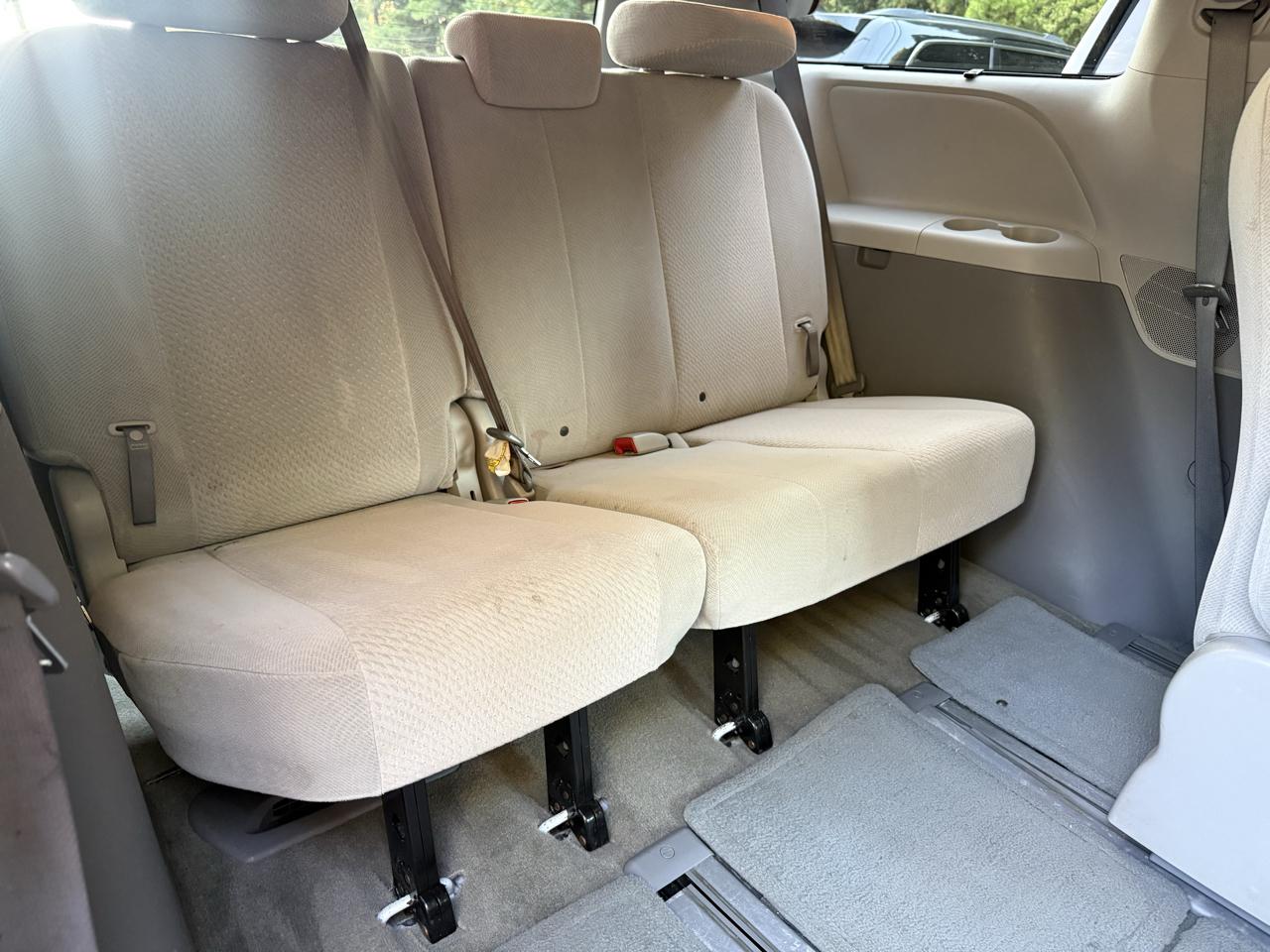 Toyota Sienna LE AWD 7-Passenger V6 2012