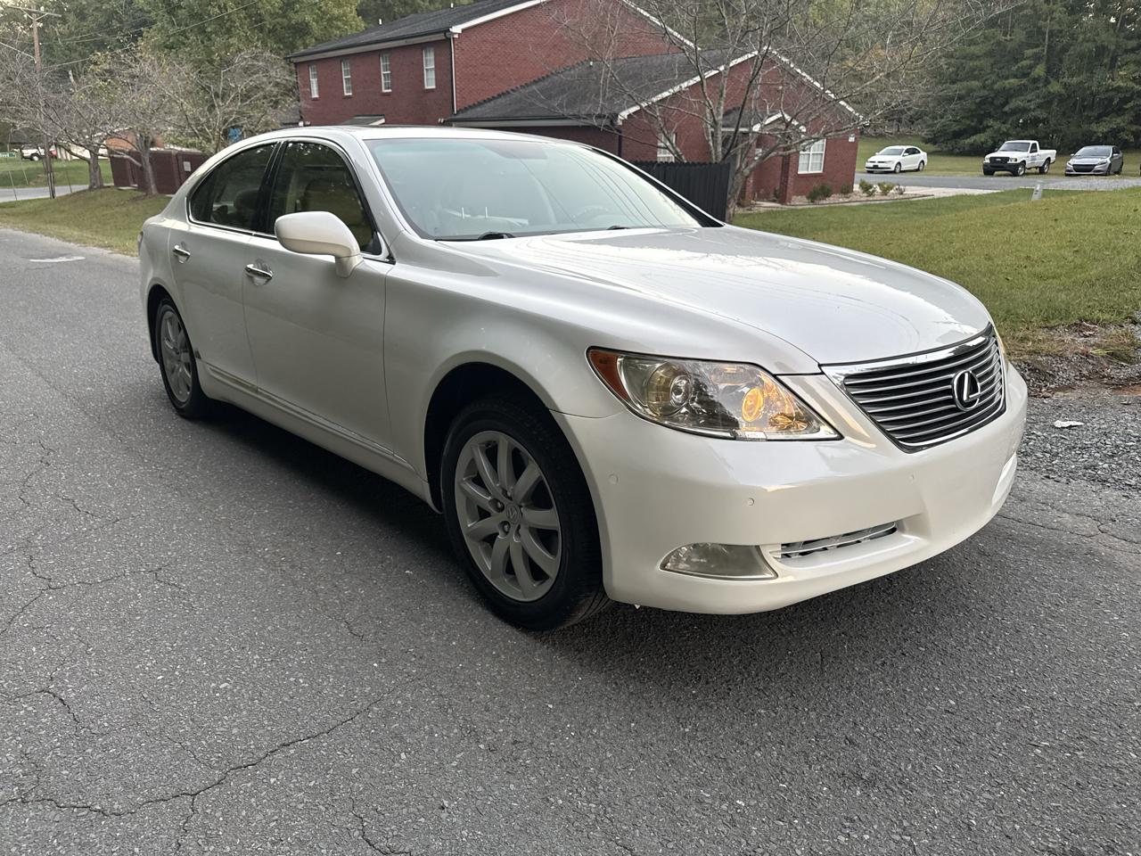 Lexus LS 460 Luxury Sedan 2007