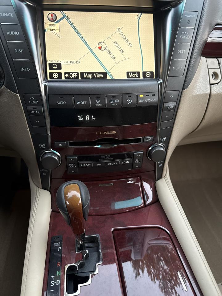 Lexus LS 460 Luxury Sedan 2007