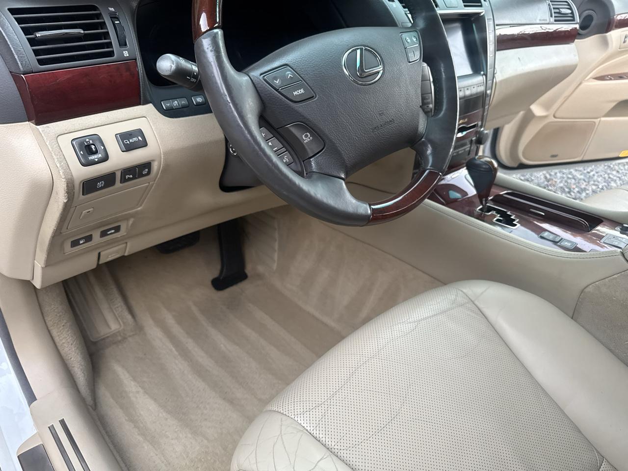 Lexus LS 460 Luxury Sedan 2007
