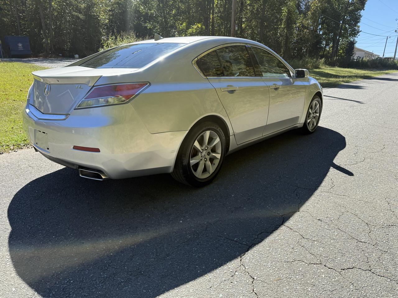 Acura TL 6-Speed AT with Tech Package and 18-In. WP 2012