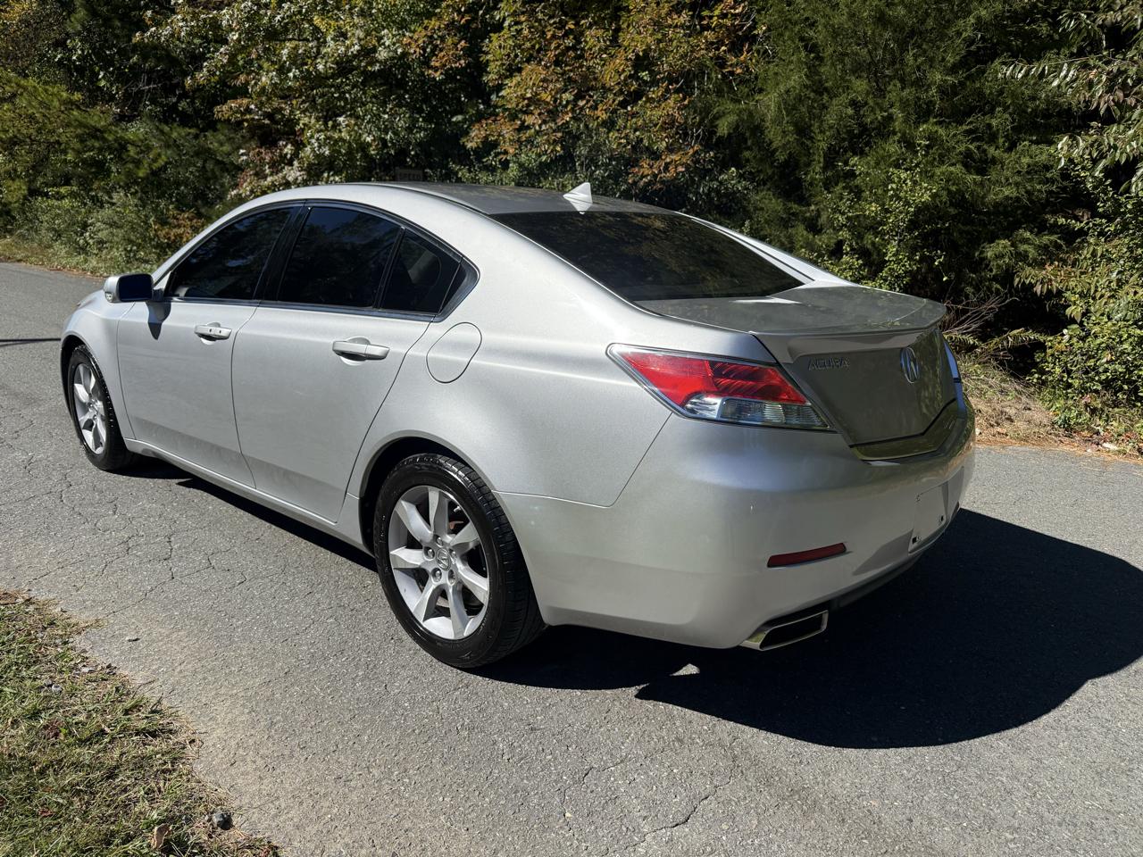 Acura TL 6-Speed AT with Tech Package and 18-In. WP 2012